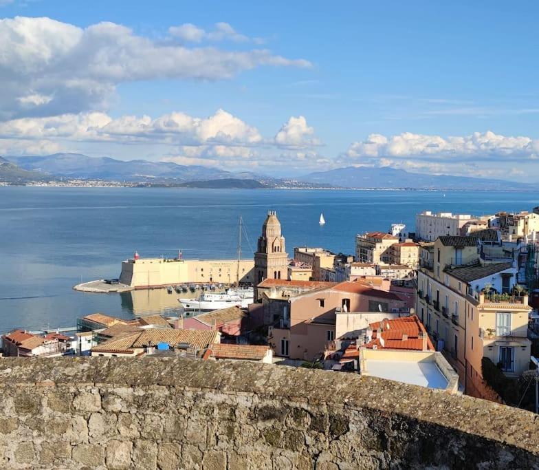 CASA VALENTINA-Appartamento in punto strategico con vista Gaeta Esterno foto